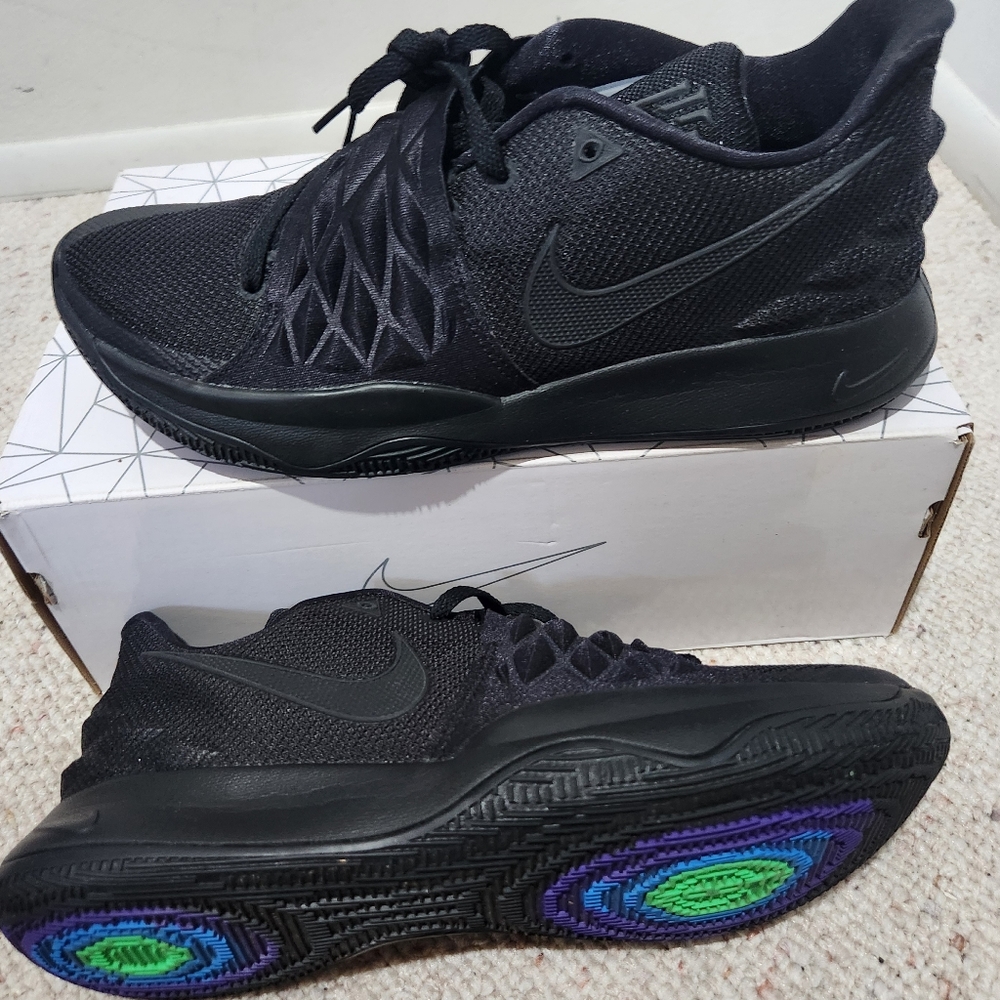 Nike Black Kyrie Low 10.5